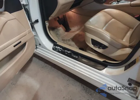 2012 BMW 528I xDrive z USA, uszkodzony, nr VIN WBAXH5C55CDW08201